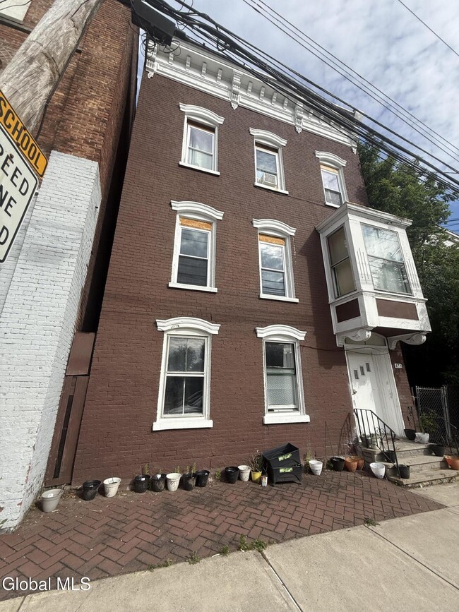 Building Photo - 486 4th St