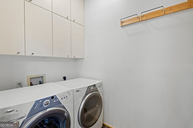 Building Photo - 935 Custer Ave SE