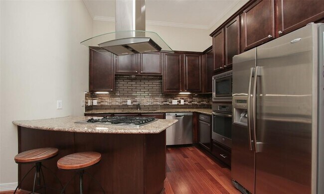 Building Photo - 908 Garden Oaks Terrace