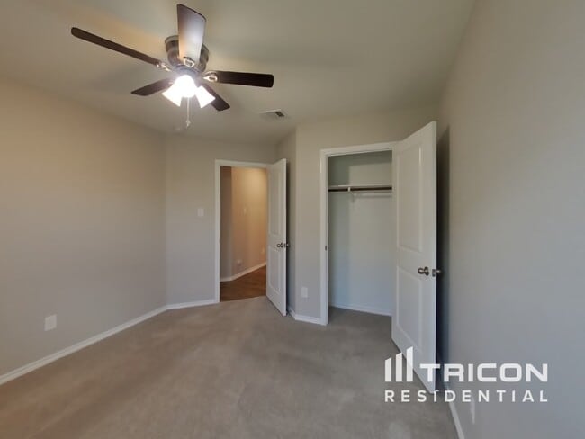 Building Photo - 2514 Henley Dr