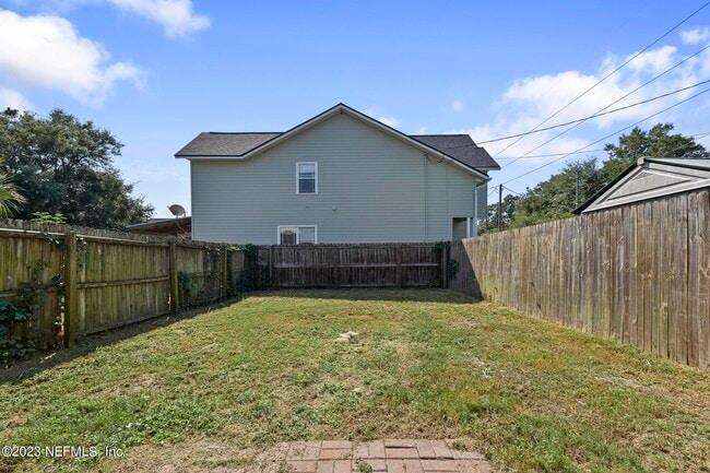 Building Photo - 1984 Mary St