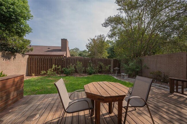 Building Photo - 16623 Park Green Way