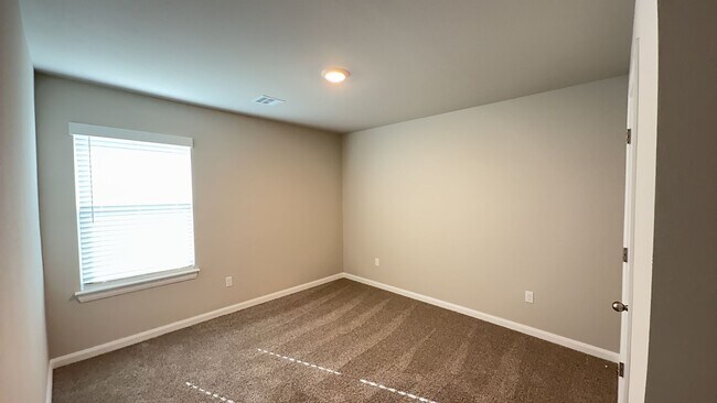 Building Photo - Start your year off right in this beautiful 4bed/2bath new construction home!