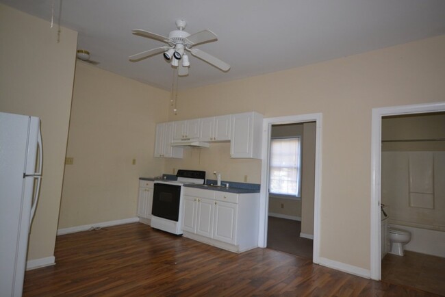 Building Photo - Cute As A Button - Available July 5, 2024