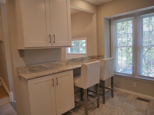 Building Photo - ***Bright and Beautifully Appointed 3BED/3BATH Townhome in Vienna for Rent ***