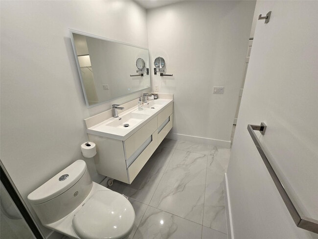 Building Photo - 1303 Seagrape Cir