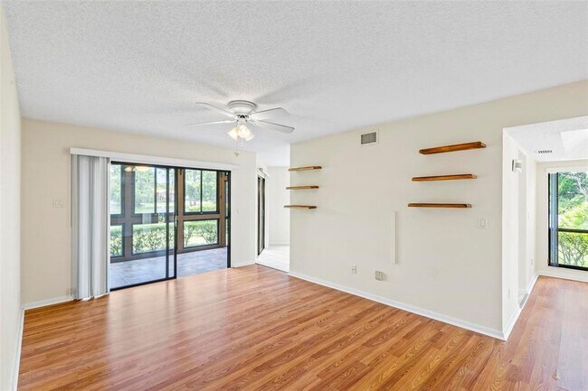 Building Photo - 41 Hembury Ln