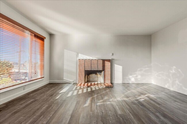 Building Photo - Upper Seaside 3 Bedroom / 1.5 Bath with Ocean Views