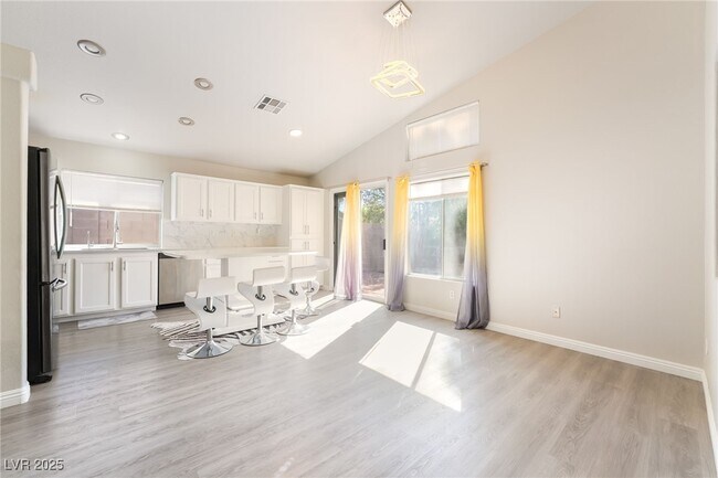 Building Photo - 1512 Iron Springs Dr