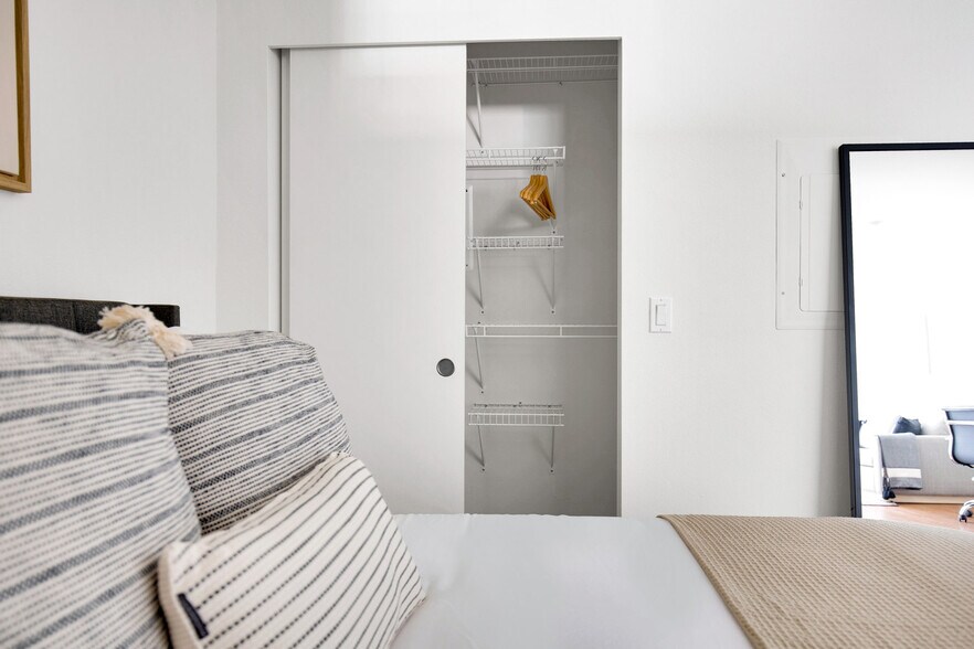 Building Photo - 330 3rd Ave W