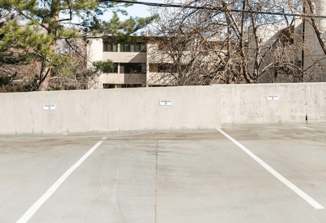 Building Photo - Updated & Bright 2BR Condo in Prime Boulde...