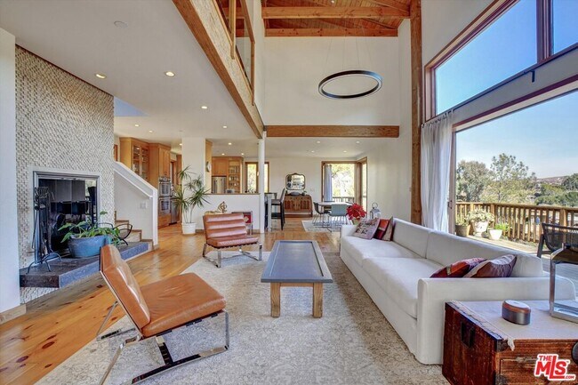Building Photo - 1850 Olivera Dr