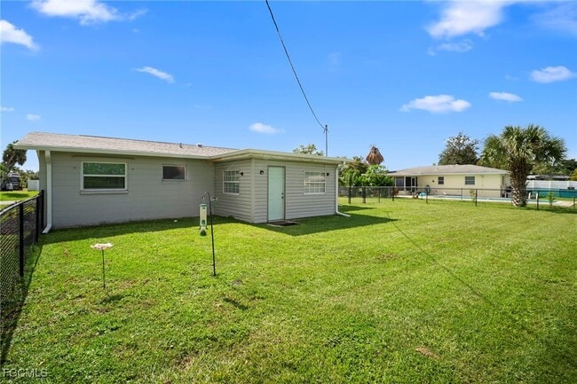 Building Photo - 211 E Jasmine Rd