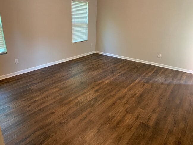 Building Photo - 144 Daisy Ave