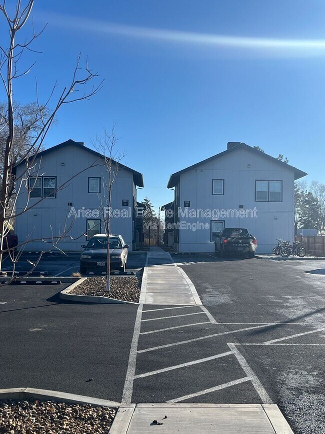 Building Photo - 1510 SW Juniper Ave
