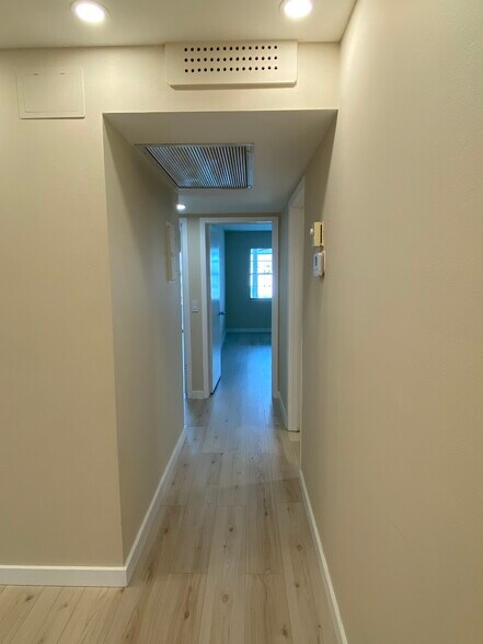 Building Photo - 4048 Exeter C