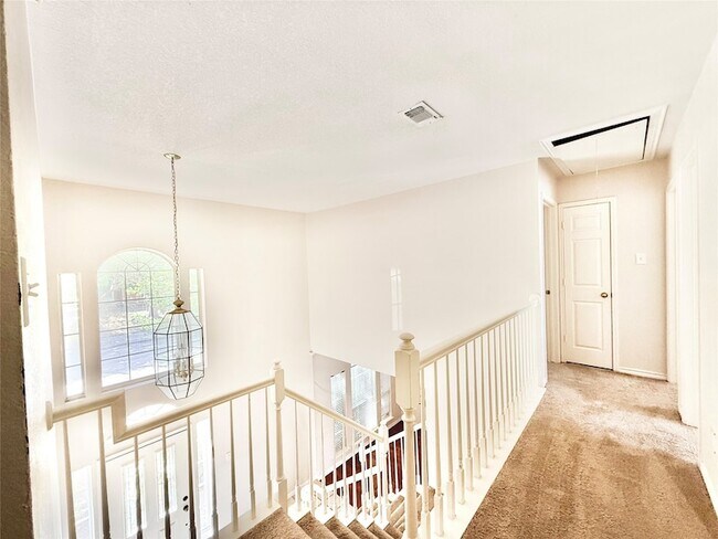 Building Photo - 709 Ridgemont Dr