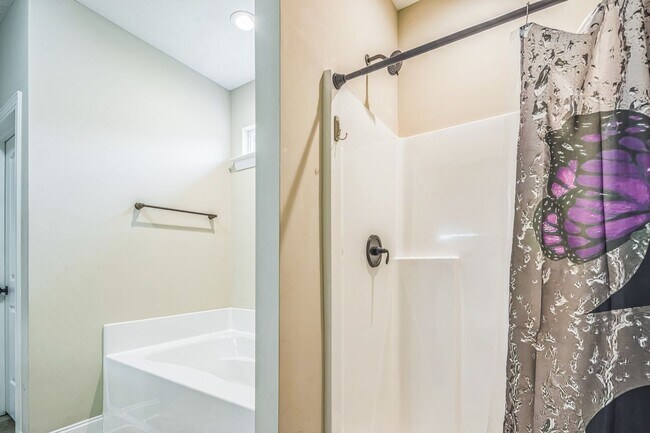 Building Photo - Charming 3BR House in Warrenville