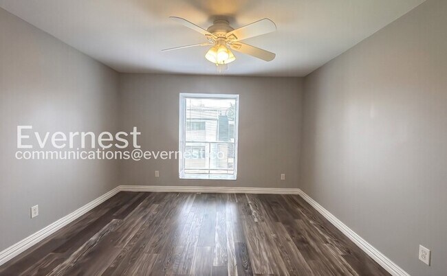 Building Photo - 2 Bed/2 Bath Condo with Modern Amenities / Available Now!