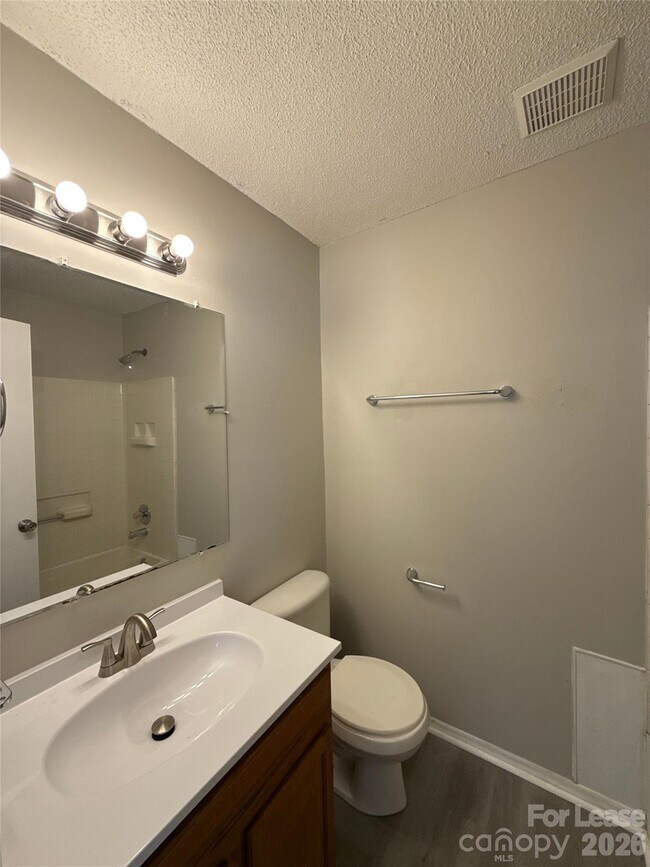 Building Photo - 333 E Todd Ln