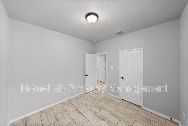 Building Photo - 170 Tedder St