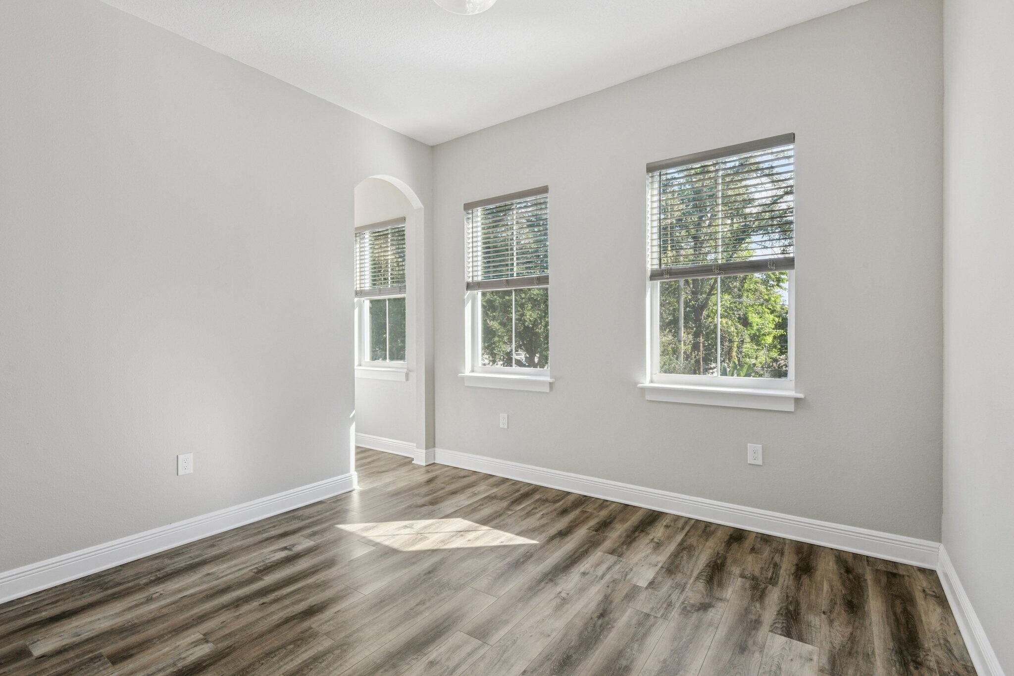 Building Photo - 1410 E Curtis St