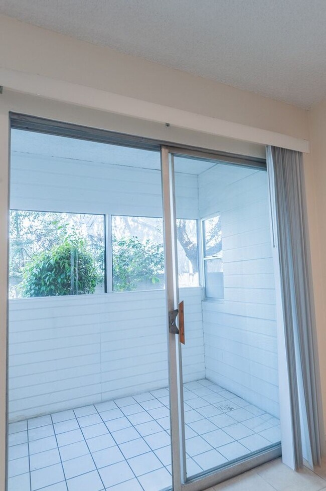 Building Photo - Beautiful 2 bed 2 bath for rent