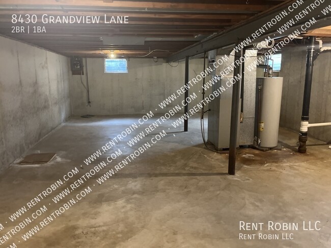 Building Photo - 8430 Grandview Ln