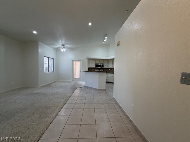 Building Photo - 900 Heavenly Hill Ct