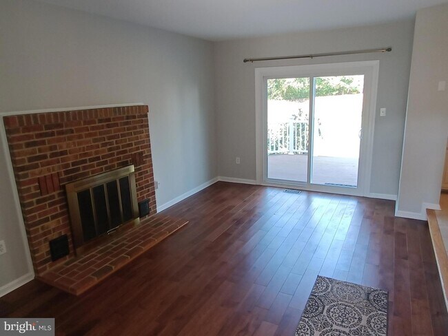 Building Photo - 345 Silver Ridge Dr