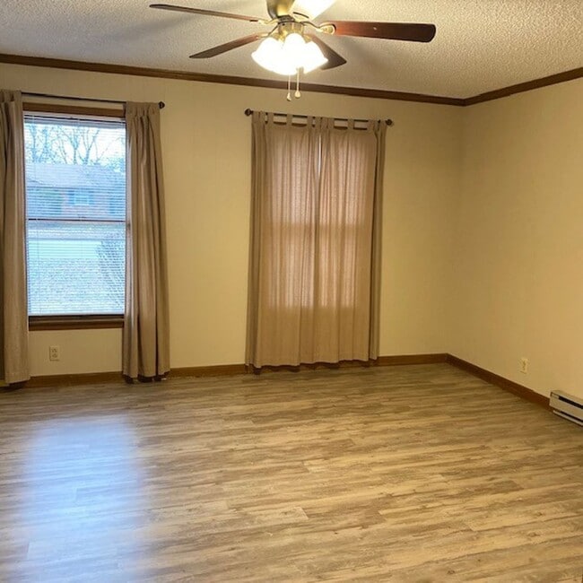 Building Photo - 2 bedroom 1 Bath with Carport