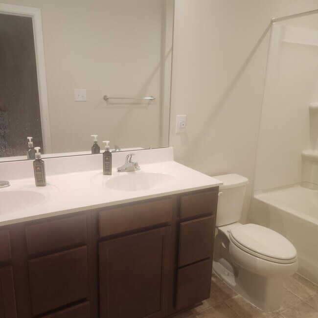 Building Photo - 312 Normandy Cres