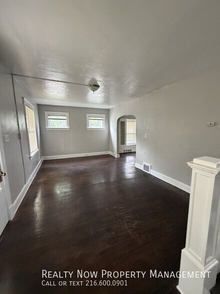 Building Photo - 3348 W 100th St