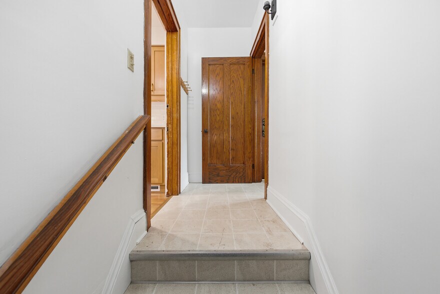 Building Photo - 2085 Marlowe Ave