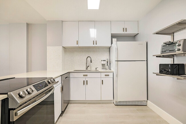 Building Photo - 2121 N Ocean Blvd