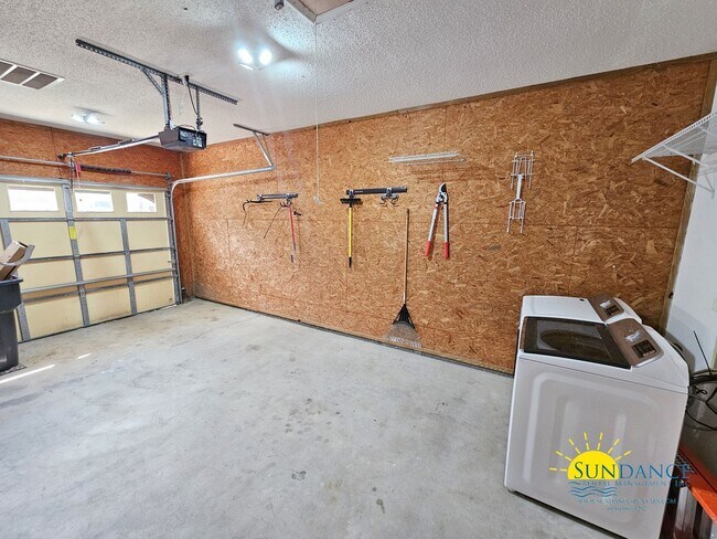 Building Photo - Gorgeous 3 Bedroom Townhouse in Miramar Beach