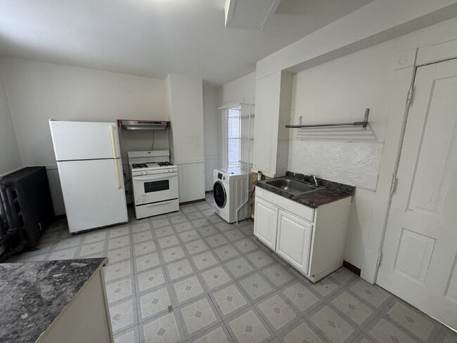 Building Photo - Upper level 3-Bed Duplex with Hardwood Elegance & 2 Baths in North Minneapolis!