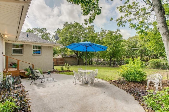 Building Photo - 847 Peavy Rd