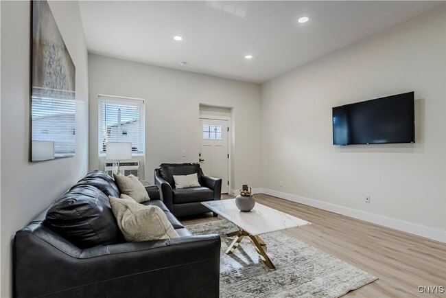 Building Photo - 1104 Main St