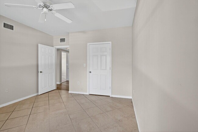 Building Photo - 6450 Emerald Dunes Dr