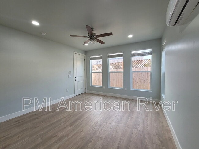 Building Photo - 219 Needles Way