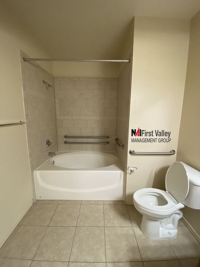 Building Photo - 1 Bedroom, 1 Bath