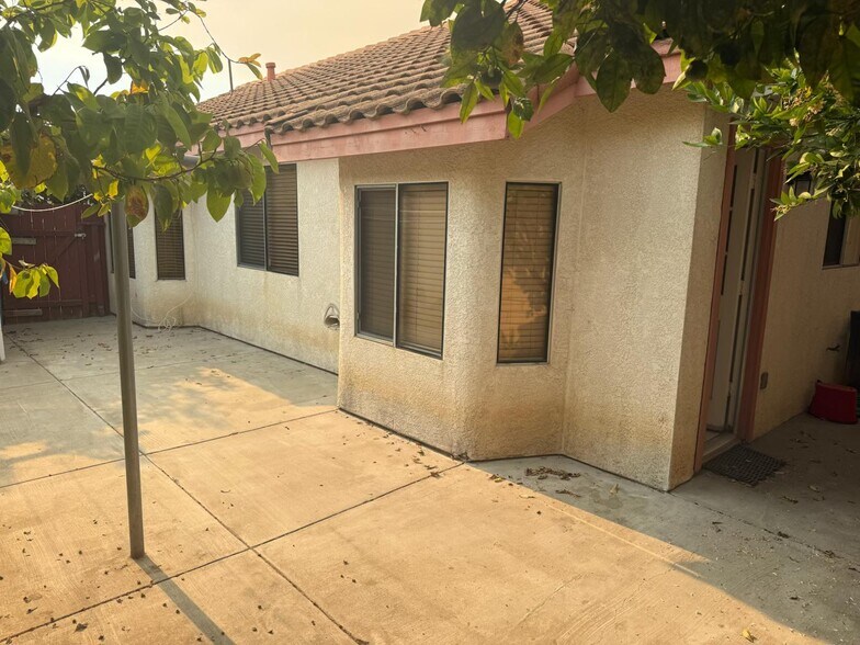 Building Photo - 853 Harper Ct
