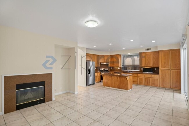 Building Photo - 709 Buriat St