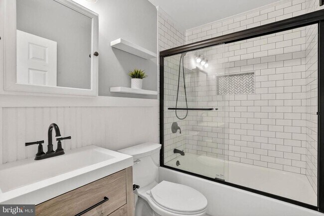 Building Photo - 927 Juliet Ln