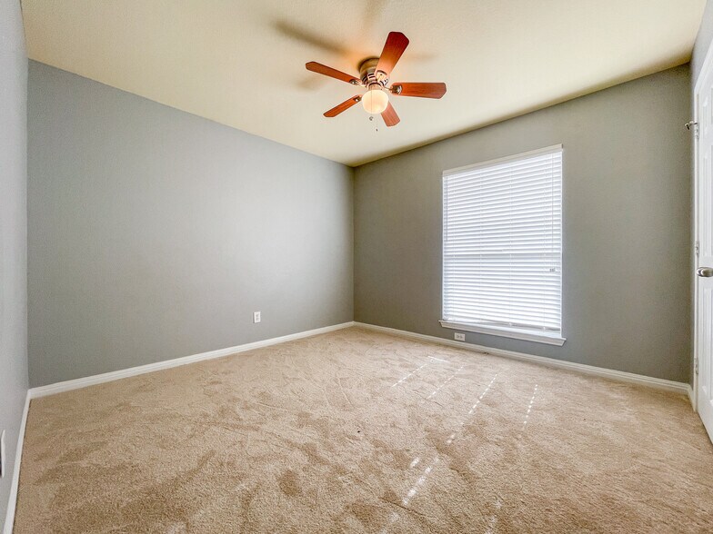 Building Photo - 10113 Condor Loop