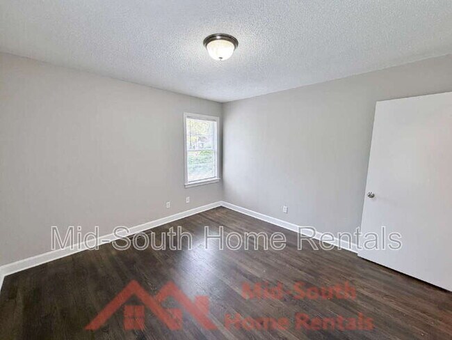 Building Photo - 1603 Delano Ave