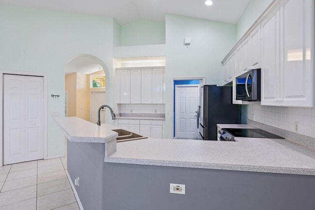 Building Photo - 500 N Cypress Dr