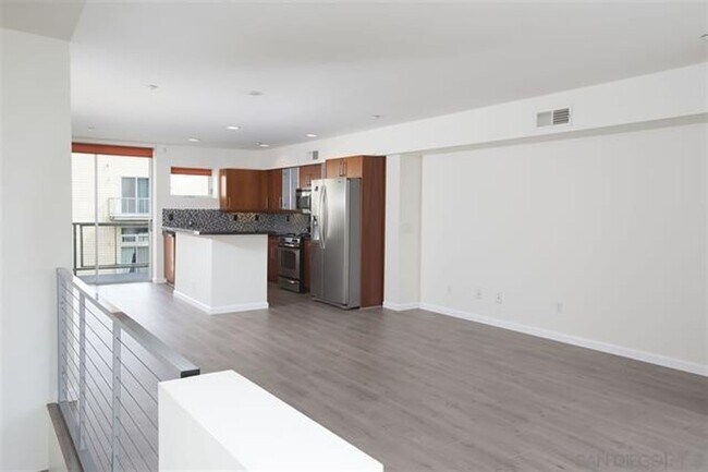 Building Photo - 5-Story UNIQUE Industrial Townhome - 3BD/4BA - w/ Open Floor Plan, Lots of Natural Light! - Secur...