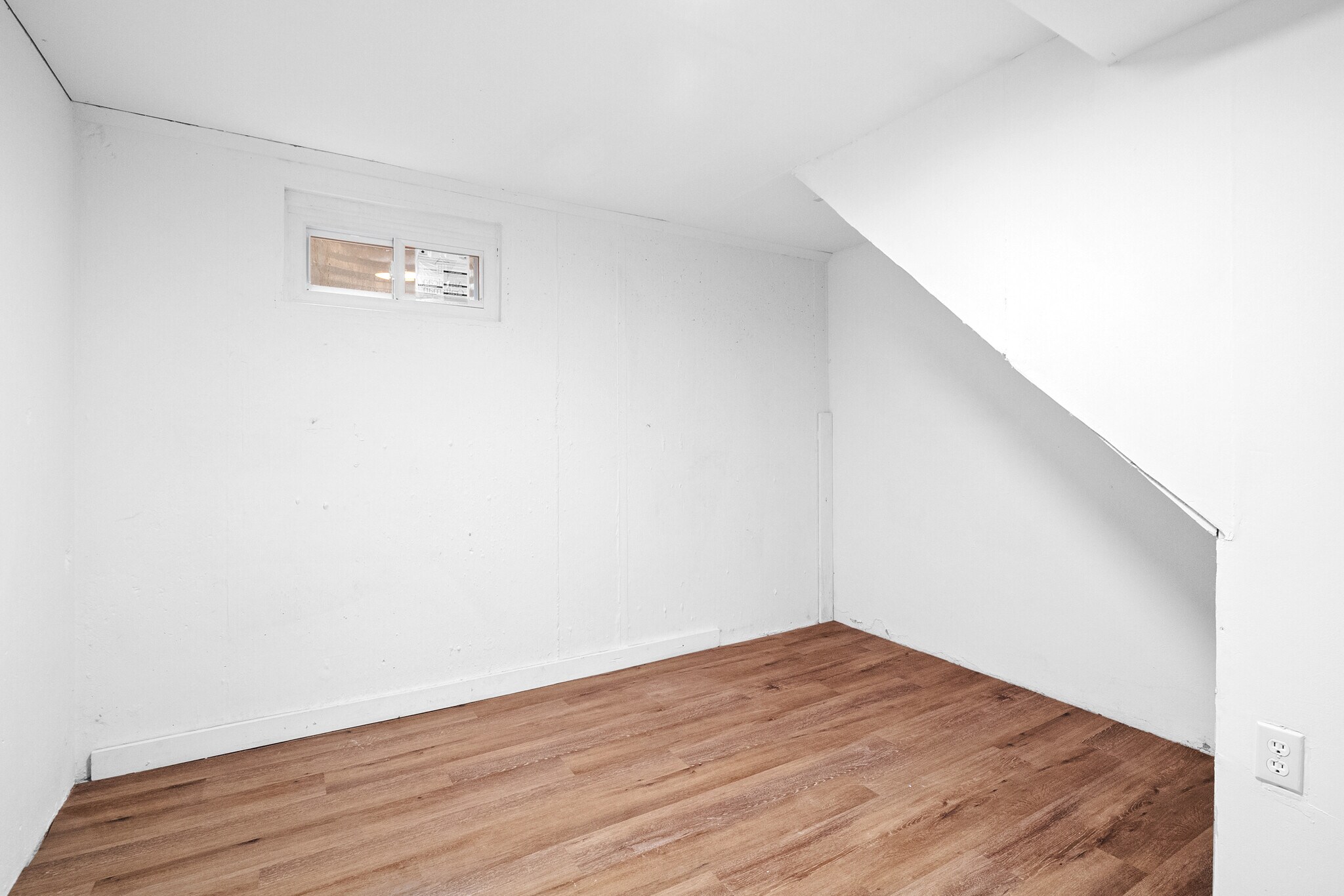 Lower level "sleeping" room or flex room - 620 Saint Bernard Dr